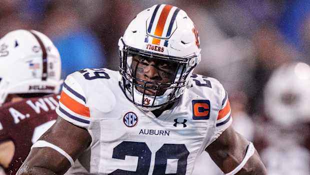 Derick Hall rushing the passer against Mississippi State.